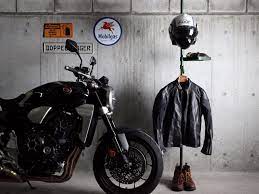 ヘルメットやカギ グローブ バイク乗車時に必要なアイテムをスマートに収める ガレージワンポールラック インテリア パース ガレージ バイクガレージ
