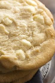 Cookies Au Chocolat Blanc En 2020 Cookies Chocolat Blanc Cookies Recette Gateaux Et Desserts