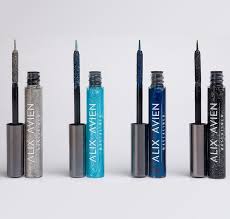 Ve Tabii Ki Retro Makyajin Olmazsa Olmazi Alix Avien Eyeliner Eyeliner Retro Alix