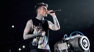 E della faccenda, ora, si è interessata la polizia. Fedez Denunciato Dal Codacons Per La Raccolta Fondi Accuse Al Rapper Che Commenta Sono Basito La Repubblica