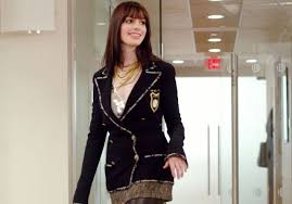 Le diable s'habille en prada (the devil wears prada) est une comédie dramatique américaine réalisée par david frankel, sortie le 27 septembre 2006. Les 10 Tenues Inoubliables Du Diable S Habille En Prada Elle