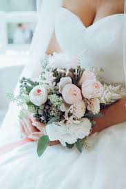 Brautstrauss Von Ramonas Hochzeitsfotografie Brautstrass Weddingbouquet Wildblumen Schleierkraut Sommer Hochzeit Blumenstrauss Hochzeit Hochzeitsfotografie