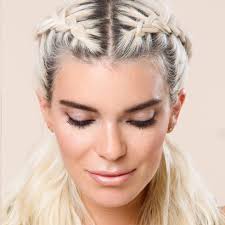 7 Super-Easy Ways to Make It Look Like You Don't Even Have Bangs