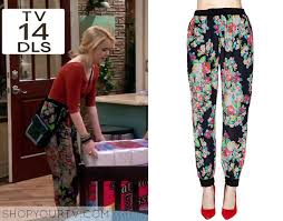 Light and super cute floral print. Melissa Joey Season 3 Epsiode 30 Lennox S Floral Pants Shop Your Tv
