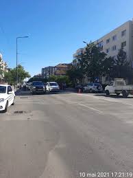 Victima a zburat câțiva metri prin aer. Foto Accident In Ramnicu Valcea In Zona Elegant Pieton Lovit De MaÈ™inÄƒ Gazeta ValceanÄƒ