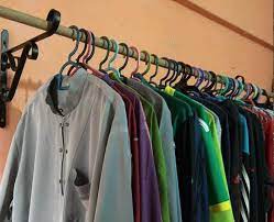 Pasang gantungan baju ke baju olahraga dan gantungkan di paku atau pengait di dinding. Diy Gantung Baju Kos Murah Confirm Bilik Wardrobe Nampak Kemas Keluarga