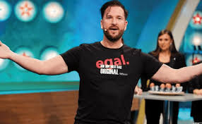 Den song egal aus dem gleichnamigen album von michael wendler könnt ihr hier streamen & downloaden, sowie das album hier kaufen: Das Steckt Hinter Dem Schreibfehler Vom Michael Wendler Shirt Byc News Online Zeitung