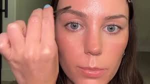 Beauty pro reveals her incredible 'no makeup makeup' look that leaves you  with FLAWLESS, natural-looking skin