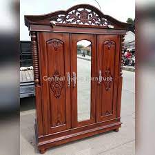 Untuk finishing, putushima mebel jati jepara siap memberikan beberapa varian dari layanan. Jual Lemari Pakaian Jati 3 Tiga Pintu Kaca Cermin Almari Furniture Ukir Terbaru Juni 2021 Blibli