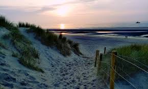 Der typische angelnormannische baustil mit den roten dächern, den balkonen, den toren und fachwerkgiebeln bestimmt nicht nur den anblick, sondern auch die atmosphäre im badeort. B B Yaca De Haan Start