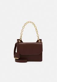 Notre coup de coeur se porte cette saison sur les sacs seau hyper tendance. Glamorous Sac A Main Chocolate Marron Zalando Fr