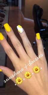 Gel nails or acrylic nails? Yellownails Acrylic Sunflower Daisies Summernails Yellow Nails Yellow Nails Design Acrylic Nails Yellow