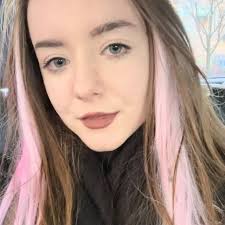 Читала одного HR. Так она говорила так оформленные резюме идут в мусорку.  Они не любят всю эту креативность, все должно быть четко, строго и  официально