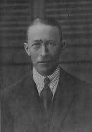 Edward Ballard's Instagram, Twitter & Facebook