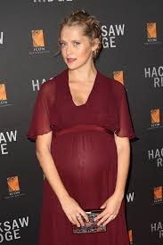 26 de febrero de 1986) es una actriz, escritora y modelo australiana, conocida por sus papeles en warm bodies, lights out y hacksaw ridge. Pregnant Teresa Palmer At Hacksaw Ridge Premiere In Sydney 10 16 2016 Hawtcelebs