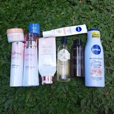 Gak yang nyegreg ya, soft dan nyaman di hidung saya. Bio Essence Tanaka Bio White Advanced Whitening Refiner Review Female Daily