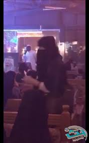 معسلات ورقصات ناعمه بمرسى أحلام جازان وصورة قائد الأمة تثير موجة الغضب تجاه المنظمين صحيفة بث الالكترونية