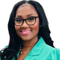 Lucy Chaney's Instagram, Twitter & Facebook