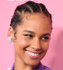 So if you want to do like all the runway models this summer, reach for your hair gel and make this low bun. 30 Cute Summer Hairstyles 2020 How To Style Hair In Summer