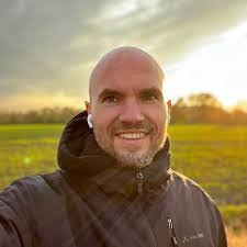 Peter Nellessen's Instagram, Twitter & Facebook