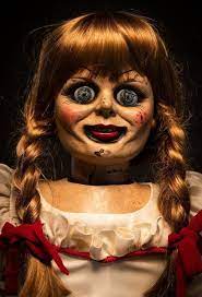 Annabelle Est Vivante Comment La Poupee Malefique S Est Elle Echappee De Son Musee Aux Etats Unis Poupee Annabelle Poupee Malefique Personnage Halloween