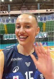 Kim Bergmann's Instagram, Twitter & Facebook