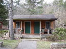 The small cabin room accommodations are 2 bedroom options that offer several bedding arrangements including 1 double, 2 twins, 2 doubles or 1 queen. Brookside Cabin Rentals Near Shenandoah National Park In Luray Va