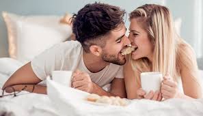 هل ي ؤ ثر ديكور غرفة النوم على العلاقة الحميمية بين الزوجين الجواب هنا شبكة وكالة نيوز Relationship Cute Couple Pictures How To Get Rich