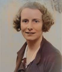 Dorothy Drain's Instagram, Twitter & Facebook