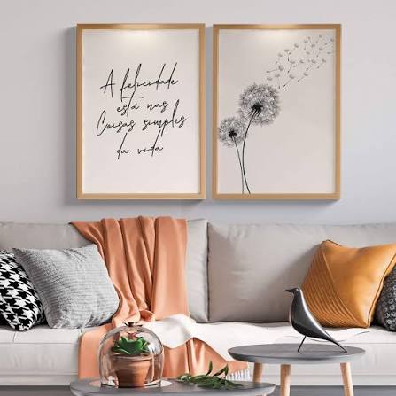 Ambiente decorado com quadros na parede