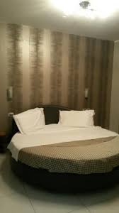 Di certo non saranno in molti dato che questa tipologia di letto. Letto Tondo Junior Suite Con Cromoterrapia Picture Of Plana Hotel Caserta Tripadvisor