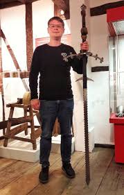 Als bidhänder bezeichnet man zweihändig geführte schwerter, welche im 14. Das Ist Mein Ding Teil 1 Das Bidenhander Schwert Aus Der Sonderausstellung Im Tabakspeicher 03 09 2020 14 15 Uhr