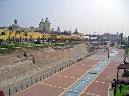 Parque De La Muralla Lima Responsibletravelperu Peru Travel Visit Us On Http Www Responsibletravelperu Com Peru Parques La Muralla