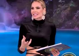 Ilary blasi is a 39 year old italian model born on 28th april, 1981 in rome, italy. Isola Dei Famosi 2021 Ilary Blasi Gaffe I Ll Let You Get Into The Potato Time News Time News