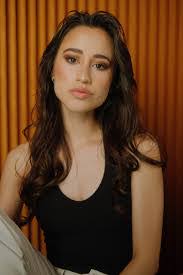 Keely Moore's Instagram, Twitter & Facebook