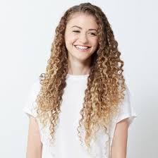 This New Color Misting Technique Is Like Tie Dye For Your Hair Curly Hair Styles Hair Using Dry Shampoo