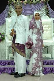 Butik pengantin naynis menyediakan pakej perkahwinan lengkap, solekan , fotografi dan catering. Butik Pengantin Lestari Butik Pengantin Di Sg Besi Kuala Lumpur