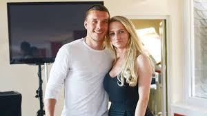 Lukas josef podolski (german pronunciation: 10 Jahre Ehe Lukas Podolski Widmet Seiner Frau Susse Zeilen Promiflash De