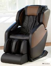 The Renew Zero Gravity Massage Chair By Brookstone Can Quickly Scan And Detect Strategic Pressure Points On Y Massage Chair Chair Shabby Chic Table And Chairs