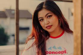 Gentle CC please this was a giveaway session I did I tried to not go as  warm in these as I normally do in my sessions 🤍