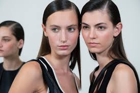 Denn die liebsten frisuren trends für das frühjahr 2020 ziehen wir aus der wilden freiheitsliebenden epoche und interpretieren sie modern. Maximal Modern Diese Frisuren Sind 2020 Im Trend