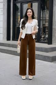Quần Nâu Phối Áo Màu Gì Đẹp? Gợi Ý 15 Outfit Cực Chất Cho Nàng