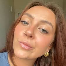 Olivia Marek (@jim.olive)