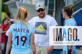 V.li.: Sophie Maria Mayen (UHC, 19), Claas Henkel (Trainer, Cheftrainer,  UHC), Nicola Evans (UHC