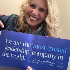 Sara Mathews's Instagram, Twitter & Facebook