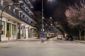 Η απαγόρευση κυκλοφορίας, θα ρυθμιστεί μια ώρα αργότερα και στις 22:00 για την μεγάλη εβδομάδα ενώ, μετά το πάσχα η απαγόρευση θα ξεκινά στις 23:00. Allazei H Wra Apagoreyshs Kykloforias Apo Apopse Sta Trikala Trikalavoice