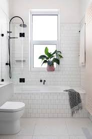 1001 Astuces Pour Amenager Une Petite Salle De Bain Avec Baignoire Amenager Petite Salle De Bain Baignoire Petite Salle De Bain Douche Petit Espace
