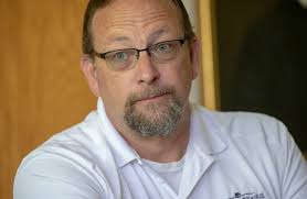 911 operators must know how to guide callers in CPR over phone