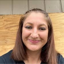 Laura Ledet's Instagram, Twitter & Facebook