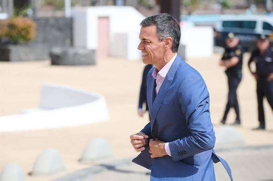 El presidente del Gobierno de España, Pedro Sánchez, ha llegado este sábado  a Lanzarote para disfrutar de sus vacaciones estivales en la Residencia  Oficial de La Mareta, un emblemático enclave con una